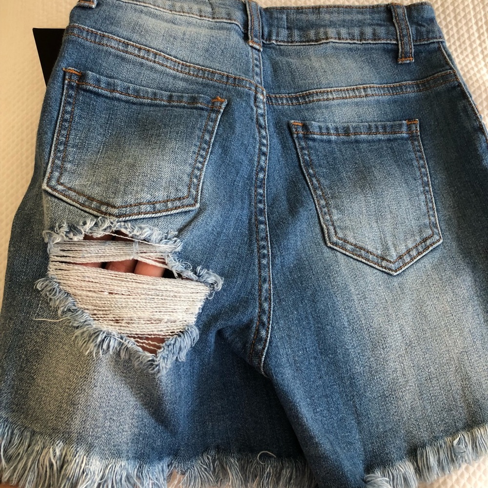 Shorts - Picture 3 of 3